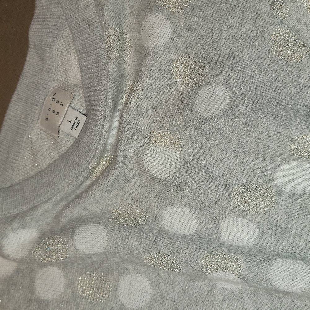 Light Sweaters - Picture 5 of 5